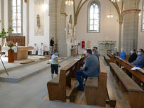 Familiengottesdienst mit den Kommunionkindern (Foto: Karl-Franz Thiede)